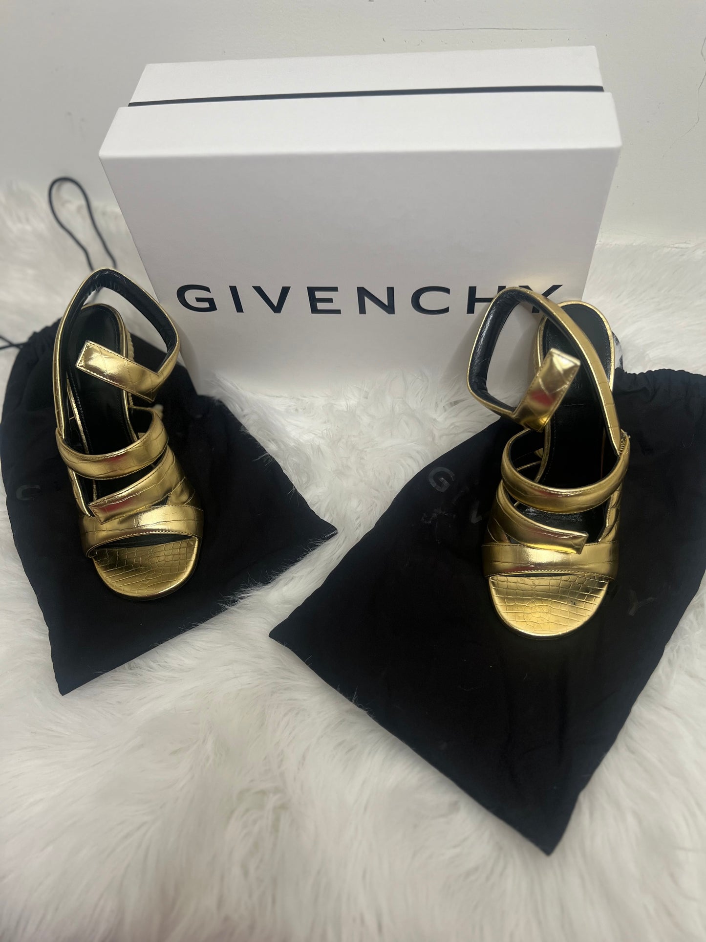 Givenchy 4G Logo Horn
Slingback Sandal heels gold metallic leather